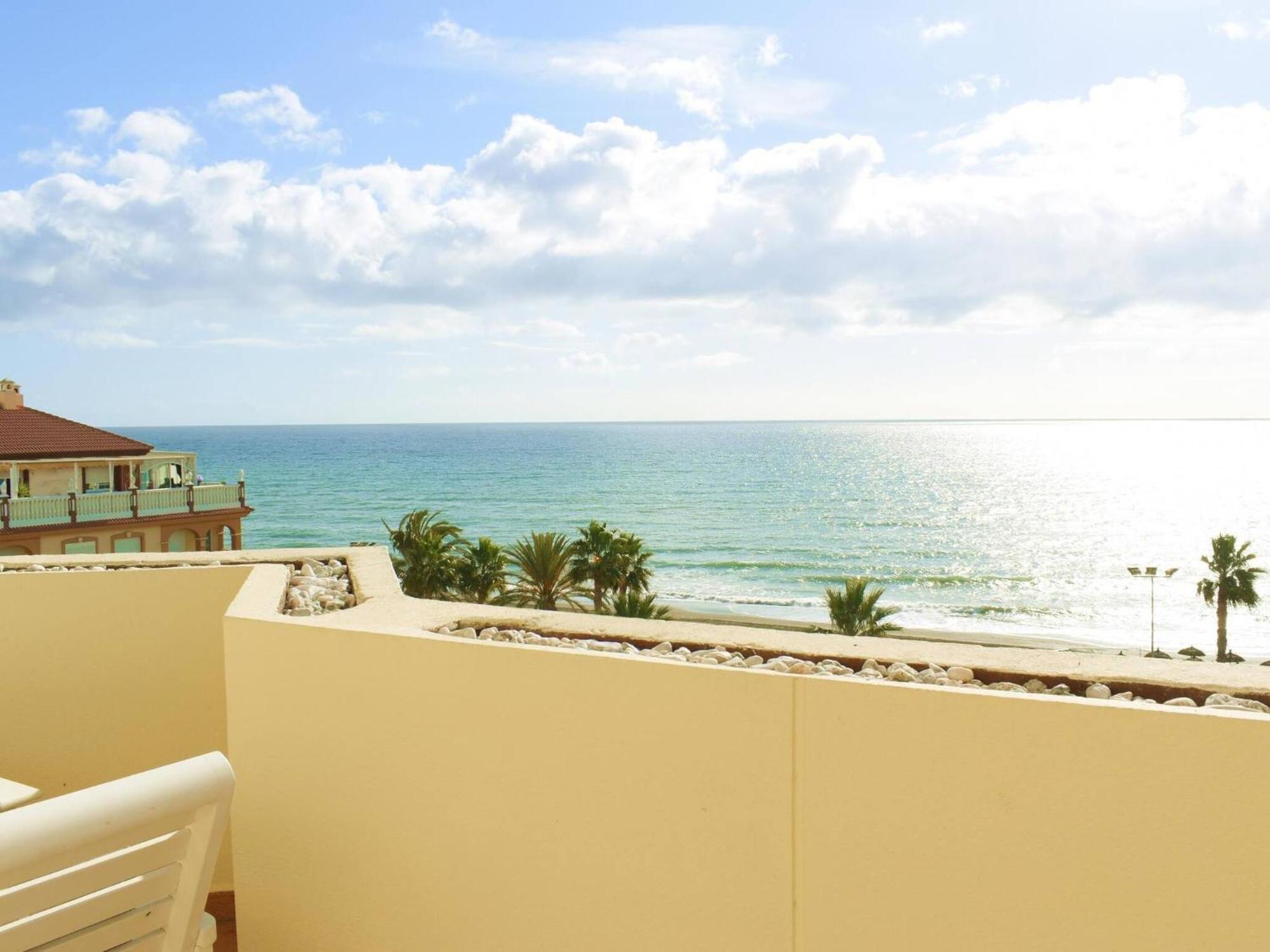 Magnifico Atico Frente Al Mar En Ricon De La Victoria Apartment Rincon de la Victoria Exterior photo